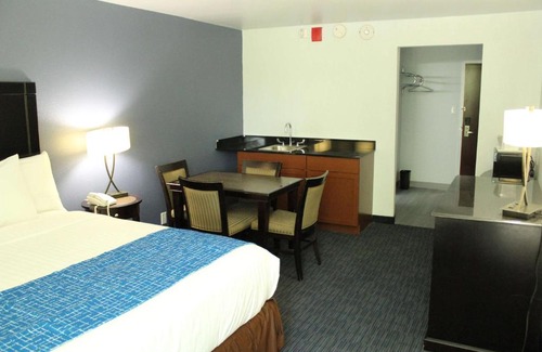 Racine Hotel | Travelodge by Wyndham Water's Edge Hotel - Racine