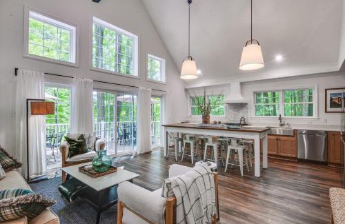 Treasure Lake House | Treasure Lake Home with Deck Walk to Bimini Lake!
