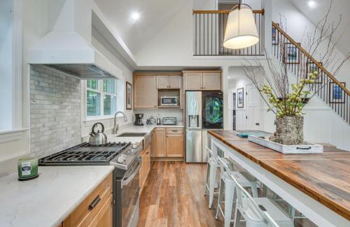 Treasure Lake House | Treasure Lake Home with Deck Walk to Bimini Lake!