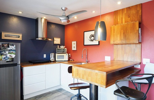 Sam Hughes House | TREAT GUESTHOUSE, Private, Quiet, Comfortable! Artistically designed space.