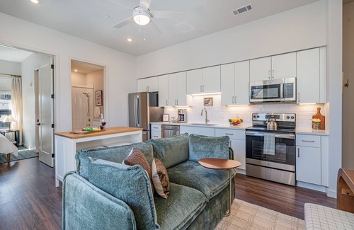 Edgehill House | Treble Maker -Rooftop Lounge - Pool - In Music Row
