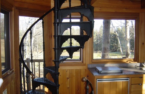 Durham Region Ski Chalet | Tree House getaway with swimming, 18km of Hiking and MTN Biking Trails.