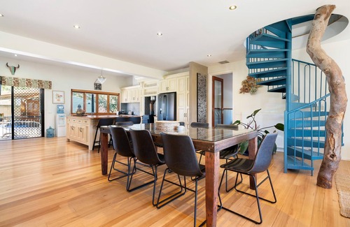 Bonegilla House | Tree House on the Murray - Incredible five bedroom, two bathroom resort style home on the Murray River