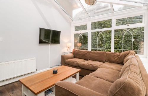 Glastonbury House | Tree of Life House, Number 27 Bere Lane