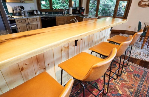 Apple Ridge House | Treehaven 2BR/2.5 BA Upscale Home near Blowing Rock