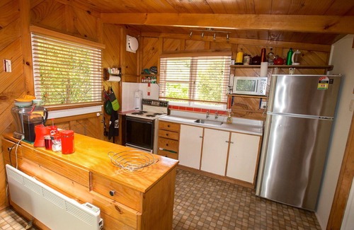 Kuratau Cottage | Treehouse Cottage - Kuratau Bach