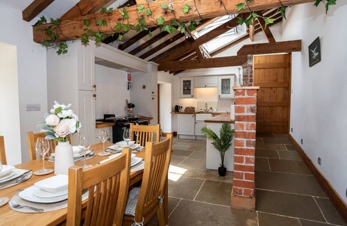 Woolhope Cottage | Treehouse Cottage Spa Retreat