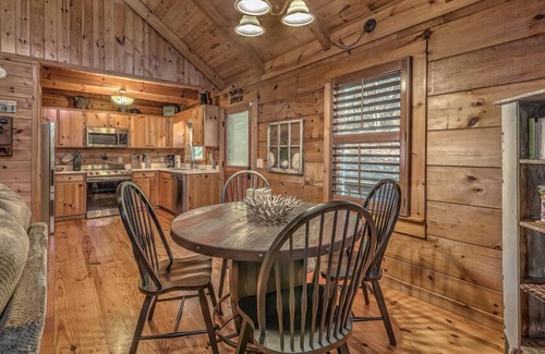 Blue Ridge Cabin | Treehouse Hideaway - Pet Friendly | Hot Tub | Game Room