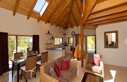 Tairua Cottage | Treetop Oasis - Tairua Executive Holiday Home