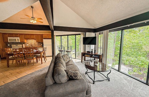 Village of Four Seasons Villa | Treetop Village76-3Bed/3Bath/Lakefront/Lakeview/Pools/Dock/6-8PP-Four Seasons Area
