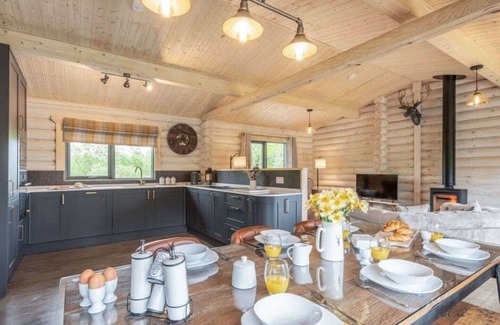 Rockcliffe Cabin | Treetops Luxury Log Cabin - Hot tub, BBQ & Sauna