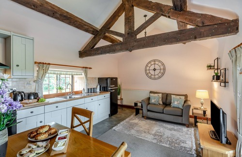 Kingswood House | Tref y Nant - One Bedroom House, Sleeps 2