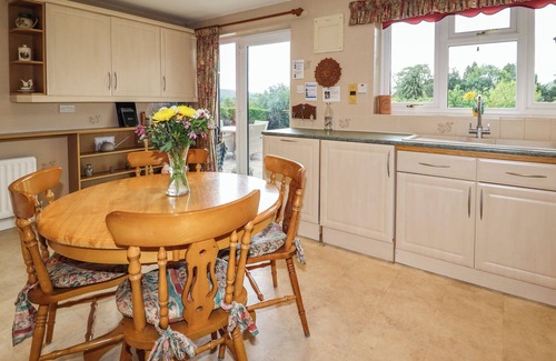 Church Stretton Cottage | TREGARTHENS, family friendly, with a garden in Church Stretton