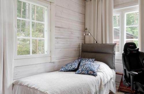 Espoo House | Trekker's Haven: Noux National Park Retreat