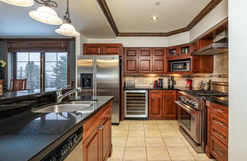 Mont-Tremblant Pedestrian Village Apartment | Tremblant Prestige - BONDURANT 95-10