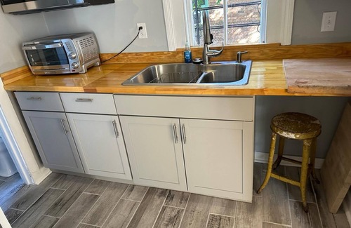 South 7th Ward Apartment | Treme Treasure: 1 Bedroom Apartment W/Shared Pool