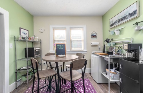 Tremont Apartment | Tremont - Bright 2BR apt-Pet Friendly, Conv. to Stadiums, Clinic, Museums & More