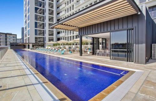 Spring Hill Apartment | Trendy 1 Bedroom with City Views Pool and Gym M14