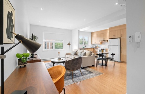 Villeray Apartment | Trendy 2-Bedroom Haven by Jean Talon Market