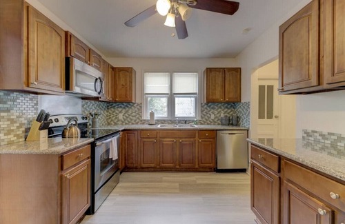 Earlewood House | Trendy 3BR Bungalow | Mins to ZOO, USC & Ft Jacksn