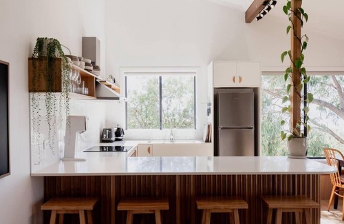 West Hobart Apartment | Trendy apartment in the heart of West Hobart