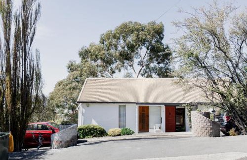 West Hobart Apartment | Trendy apartment in the heart of West Hobart