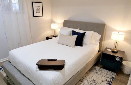 Bloomingdale Apartment | Trendy Apt in Bloomingdale - Parking