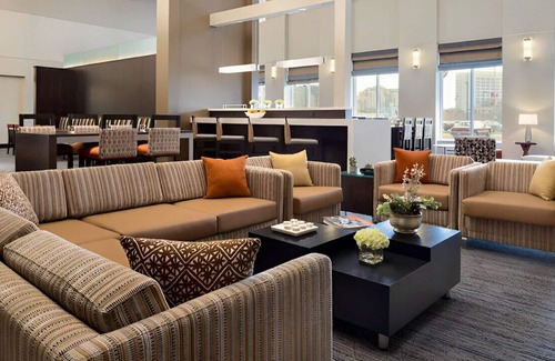 Rosemont House | Trendy & Comfortable King Suite! Pool, Gym, Bar