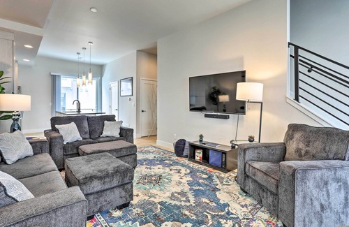 Sloan Lake Apartment | Trendy Denver Townhome - Walk to Mile High Stadium