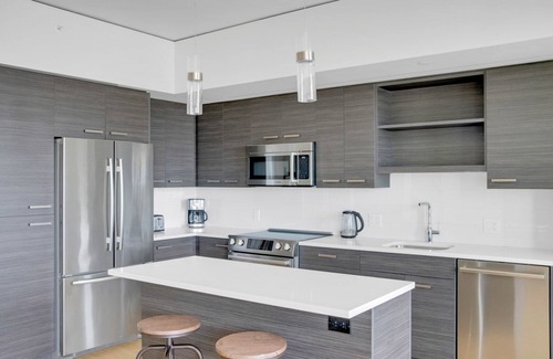 Downtown Seattle Apartment | Trendy Downtown 1BR w/Gym, W/D & BBQ, near Dining & Shops, by Blueground