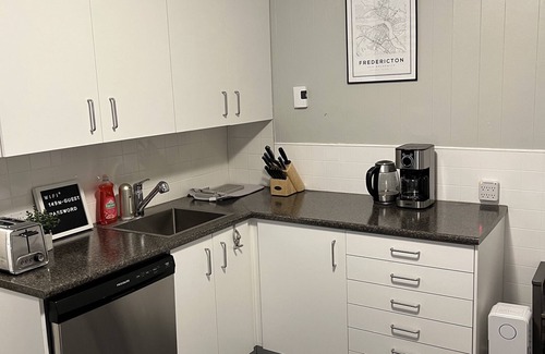 Downtown Apartment | Trendy downtown apartment near restaurants/bars