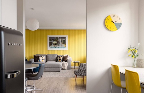 Elwood Condo | Trendy Elwood Apartment