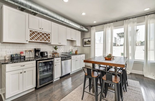 Fishtown Apartment | Trendy Fishtown 2B/2.5B w/Parking & Roof Deck!