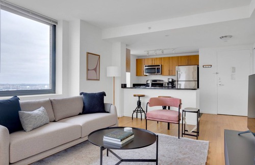 Hunters Point Apartment | Trendy LIC 2BR w/W/D, Elevator & Doorman, near East River, by Blueground