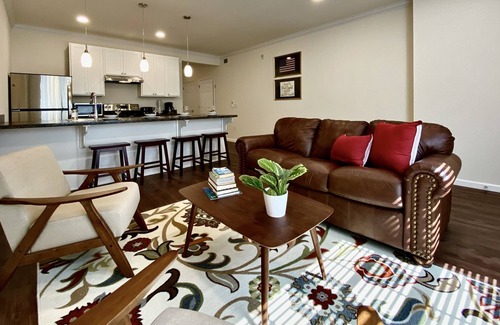 East York Apartment | Trendy & Safe NEW Apartment Minutes To York Attractions
