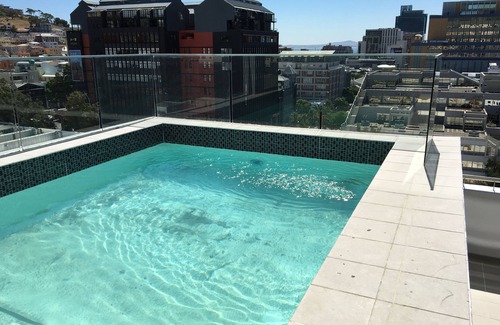 Cape Town City Centre Apartment | Trendy Studio; heart of the city; 5 min walk to restaurants, bars, art galleries