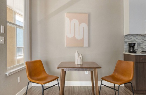 Sunnyvale Apartment | Trendy Sunnyvale 1BR w/Sauna, Gym & Pool, nr Googleplex, by Blueground