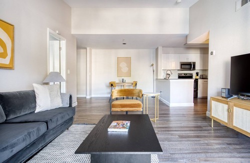 Sunnyvale Apartment | Trendy Sunnyvale 2BR w/Gym, Pool & BBQ, walk to Apple, by Blueground