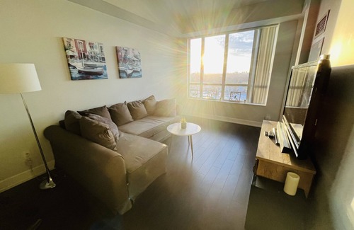 Etobicoke Condo | Trendy Toronto Condo close to airport and downtown!