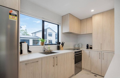 Trentham House | Trentham Jewel: Stylish 2-BR Retreat