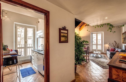 Rione II Trevi Apartment | Trevi Slideshow Apartment by the Trevi Fountain