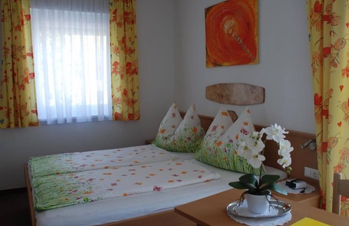 Klopein Bed & Breakfast | Triple room, balcony, lake view OST - Pension Agnes