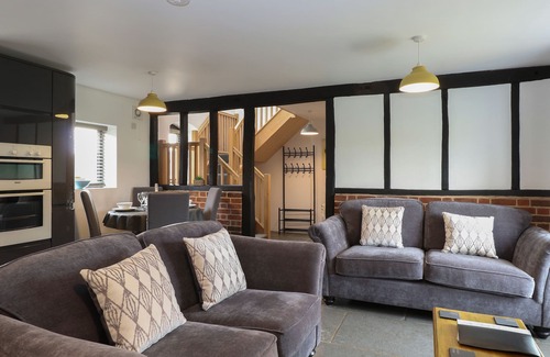Foxley Cottage | TRICKER'S COTTAGE, pet friendly, character holiday cottage in Lenwade