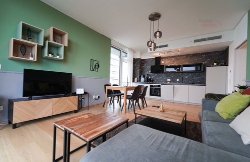 Erdberg Apartment | TrIIIple 7Heaven Amazing View on top floor with rooftop pool - free parking