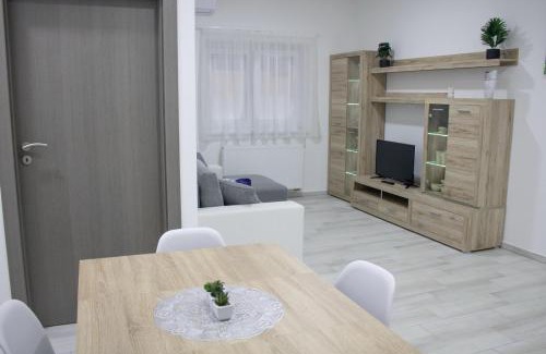 Sarvar Apartment | Trika Apartman