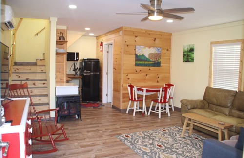 Morganton Cabin | Trillium Cabin at Maple Ridge Creek in the North Georgia Mountains