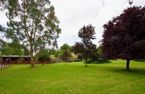 Tring House | Tring Grange Cottage - Sleeps 2 - Onsite Parking