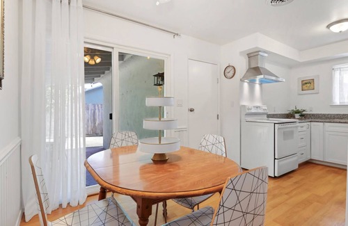 Lodi House | Trinity Escape, Entire home, 3 bedroom, 2 bath near Lodi Lake