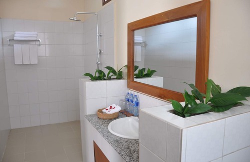 Nyaungshwe Hotel | Trinity Family Inn
