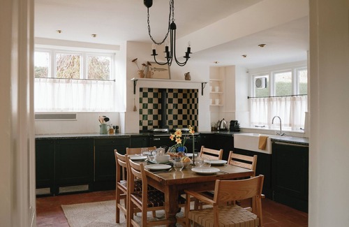 Stratton House | Trinity Farmhouse-Stunning House&Garden